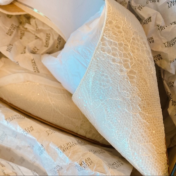 Badgley Mischka Lola d'Orsay Pump - white - Picture 7 of 8